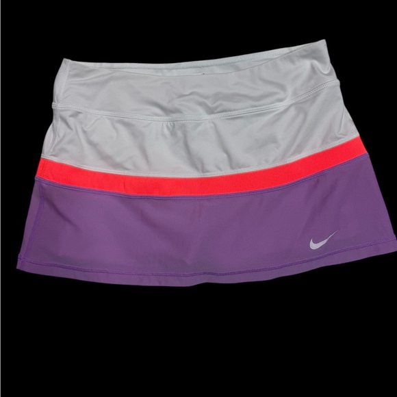 Nike White and‎ Purple Skirt with Pink Accent - Picture 1 of 2